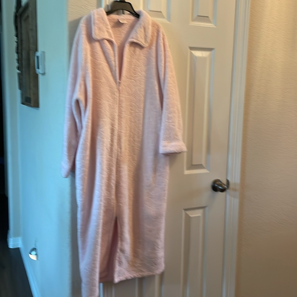 Cabernet pale pink zip up long robe PM